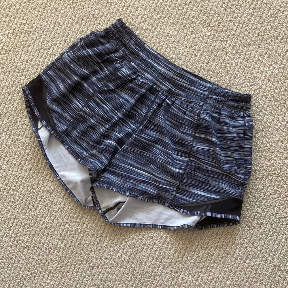 LULULEMON Hotty Hot Shorts Low Rise 4” Black White Soft Size 6 Low Rise EUC